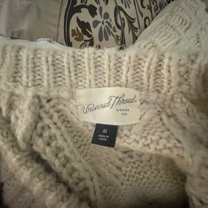 Universal Thread Women's Off-White Sweater